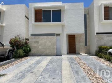 Casa · 150m² · 3 Recámaras · 2 Estacionamientos · Casa en Renta en Aguascalientes, Residencial Porta Vitta