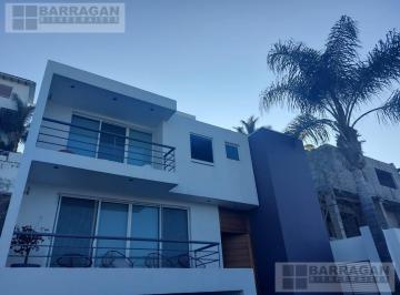 Casa · 358m² · 3 Recámaras · 4 Estacionamientos · Casa en Renta en Privada Arboledas Excelente Vista