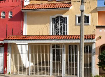 Casa de 4 habitaciones, San Pedro Tlaquepaque · Casa en Venta en El Tapatío, San Pedro Tlaquepaque, Jalisco.
