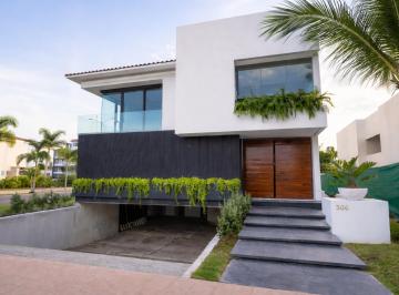 Casa en condominio · 750m² · 4 Recámaras · 6 Estacionamientos · Casa de Lujo en Venta en Los Tigres Nuevo Vallarta con Alberca