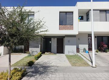 Casa de 2 habitaciones, Zapopan · Casa en Venta en Alva Residencial – Zapopan