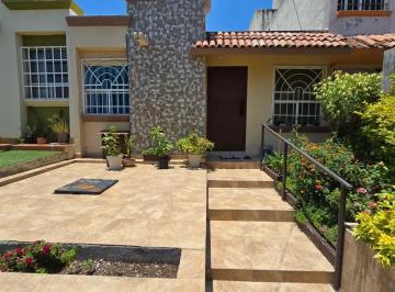 1 · Casa de Una Planta en Condominio Privadoa Solo 5 Minutos de Bernardo Quintana1 Est. / 2 Rec / Vig