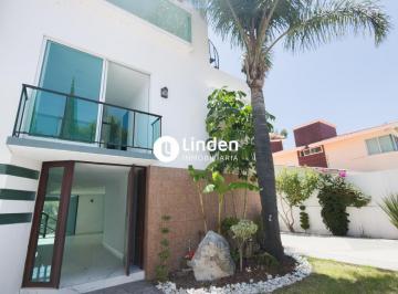 Casa · 243m² · 3 Recámaras · 3 Estacionamientos · Casa en Venta en La Calera, Puebla.