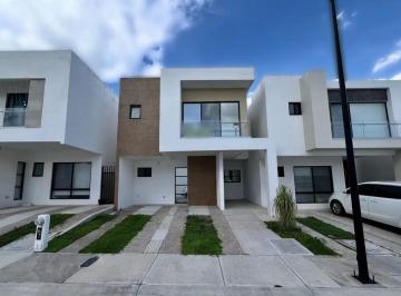 Casa en condominio · 195m² · 3 Recámaras · 2 Estacionamientos · Casa en Condominio en Renta con Excelentes Amenidades