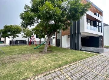 Casa · 287m² · 3 Recámaras · 2 Estacionamientos · Casa en Renta en Lomas de Angelópolis III