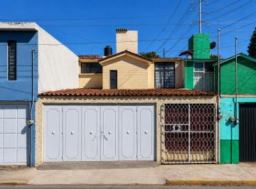 Casa de 3 habitaciones, Toluca · Casa en Venta en Santa María de Las Rosas, Toluca.