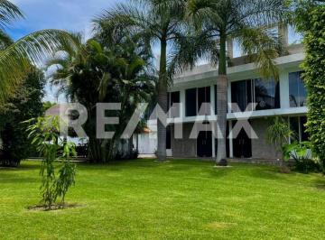 Casa · 497m² · 7 Recámaras · 6 Estacionamientos · Casa en Venta en Morelos, Centro de Yautepec