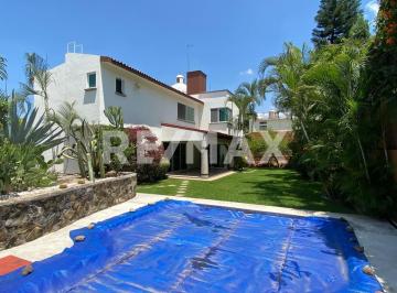 Casa · 338m² · 4 Recámaras · 2 Estacionamientos · Casa en Venta en Morelos, Lomas de Cuernavaca