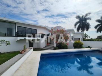 Casa · 425m² · 5 Recámaras · 2 Estacionamientos · Casa en Venta en Morelos, Fraccionamiento Lomas de Cocoyoc