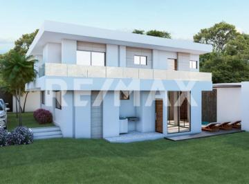 Casa · 250m² · 4 Recámaras · 2 Estacionamientos · Casa en Venta en Morelos, Fraccionamiento Real de Oaxtepec