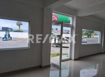 Local comercial · 130m² · 1 Recámara · 5 Estacionamientos · Local Comercial en Renta en Gasolinera Sobre Carretera