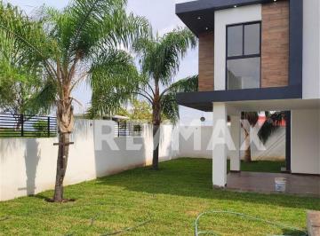 Casa · 170m² · 3 Recámaras · 2 Estacionamientos · Casa en Venta en Morelos, Fraccionamiento Altos de Oaxtepec