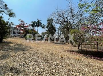Casa · 685m² · 4 Recámaras · 10 Estacionamientos · Casa en Venta en Morelos, Palmira Tinguindin, Cuernavaca