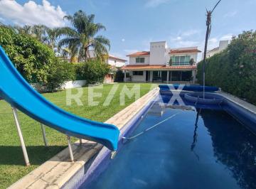 Casa · 364m² · 4 Recámaras · 4 Estacionamientos · Casa en Renta en Morelos, Lomas de Cocoyoc