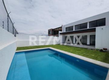 Casa · 229m² · 3 Recámaras · 2 Estacionamientos · Casa en Venta en Tehuicil Sur