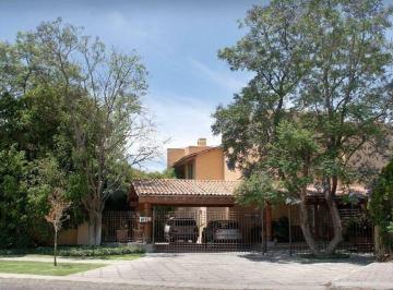 ac0b5d11e181c9556470f2ef4dced8a7bb92c31f084e972ca07170f83650b8a8 · Venta Casa Fracc. Jurica, Querétaro