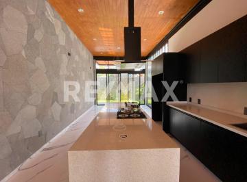 Casa · 223m² · 3 Recámaras · 1 Estacionamiento · Casa en Venta en Morelos, Fraccionamiento Lomas de Cocoyoc