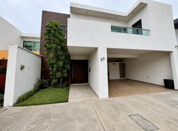 Casa · 260m² · 3 Recámaras · 2 Estacionamientos · Casa en Venta con Alberca en Lomas del Mar con Alberca