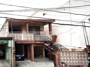 Casa · 374m² · 6 Recámaras · 2 Estacionamientos · Casa en Venta en Mitras Centro