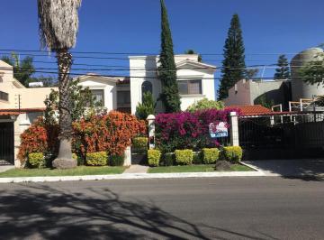 Casa · 414m² · 4 Recámaras · 8 Estacionamientos · Casa en Venta Villas de Irapuato - (4)