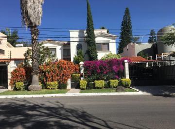 Casa · 414m² · 4 Recámaras · 8 Estacionamientos · Casa en Venta Villas de Irapuato - (4)