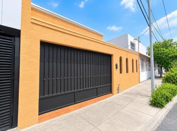 Casa · 150m² · 2 Recámaras · 1 Estacionamiento · Casa - Mitras Centro