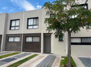 Casa en condominio · 100m² · 3 Recámaras · 2 Estacionamientos · Casa de 3 Recámaras con Amplio Patio Privado | Entrada de Zakia Querétaro.