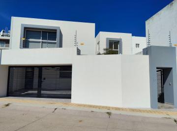 Casa de 4 habitaciones, León · Casa en Venta Gran Jardin Almendros