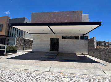 Casa · 4 Recámaras · 3 Estacionamientos · Espectacular Casa en Renta en Cumbres del Lago