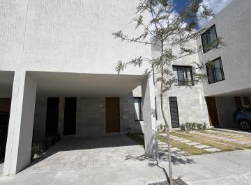 Casa en condominio · 3 Recámaras · 2 Estacionamientos · Casa en Condominio Atrás de Antea
