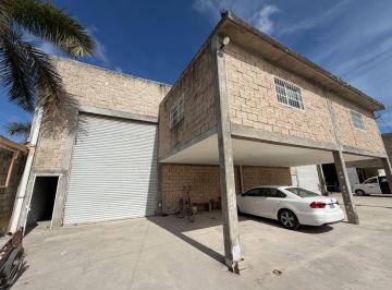 Bodega comercial · 165m² · 6 Estacionamientos · Renta Bodega Cancún de 165 m con Oficina Seguridad por Av Colosio