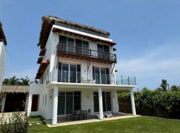 Casa de 4 habitaciones, Zihuatanejo de Azueta · Casa en Venta en Barra de Potosí, Playa Blanca, Zihuatanejo de Azueta Guerrero
