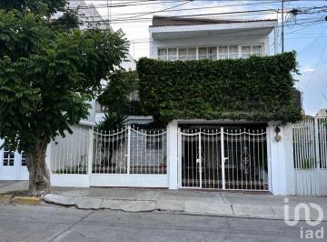 Casa · 340m² · 5 Recámaras · 2 Estacionamientos · Casa en Venta en Colinas del Rio Aguascalientes