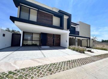 Casa de 3 habitaciones, León · Venta de Casa en Valles del Molino B