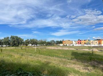 Terreno / Lote · 306m² · Terreno en Venta en Fraccionamiento en Zirandaro Frente Al Campo de Golf