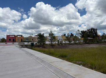 Terreno / Lote · 306m² · Terreno en Venta en Fraccionamiento en Zirandaro Frente Al Campo de Golf