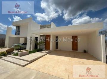 Casa · 240m² · 3 Recámaras · 2 Estacionamientos · Casa en Renta en Conkal, Conkal Rt 25 - 2074.