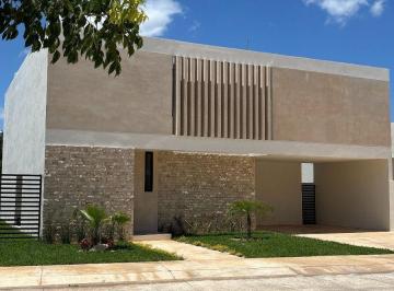 Casa · 301m² · 4 Recámaras · 4 Estacionamientos · Casa - Pueblo Dzibilchaltún