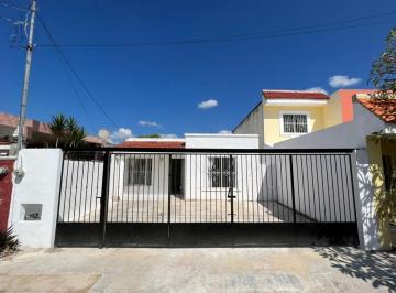 Casa · 76m² · 2 Recámaras · 2 Estacionamientos · Casa en Renta en Francisco de Montejo