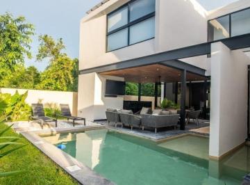 Casa · 565m² · 4 Recámaras · Casa en Venta Al Norte de Mérida