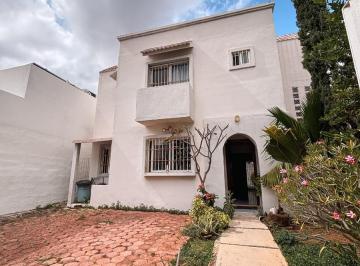 Casa · 252m² · 4 Recámaras · 2 Estacionamientos · Casa en Venta en Montebello