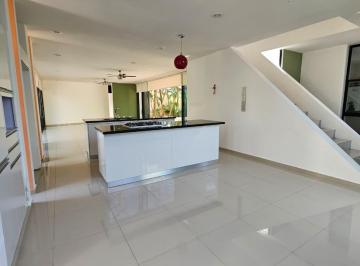 Casa · 200m² · 3 Recámaras · 3 Estacionamientos · Casa en Renta en Privada, Mérida