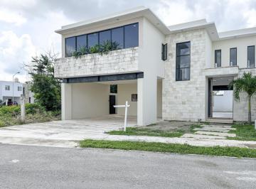 Casa · 317m² · 4 Recámaras · 3 Estacionamientos · Casa con Detalles de Lujo, 4 Habitaciones