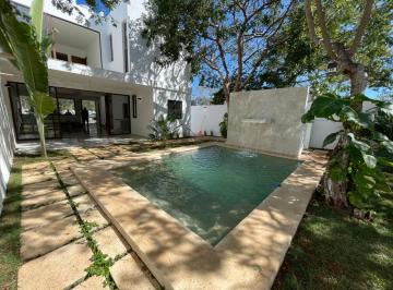 Casa · 247m² · 3 Recámaras · 2 Estacionamientos · Casa en Venta en Privada Al Norte de Mérida