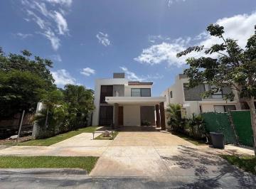 Casa · 345m² · 3 Recámaras · 4 Estacionamientos · Casa en Venta en Privada con Palenes Solares