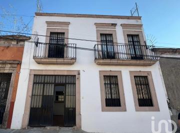Casa · 247m² · 5 Recámaras · 1 Estacionamiento · Casa en Venta en Centro Histórico de Morelia, Michoacán