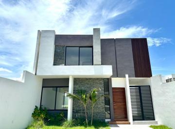 Casa · 188m² · 3 Recámaras · 2 Estacionamientos · Casa con Jardín en Fraccionamiento Lomas de La Rioja, Alvarado, Veracruz