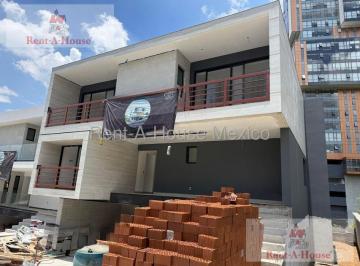Casa · 637m² · 4 Recámaras · 4 Estacionamientos · Casa en Venta en Bosque Real, Huixquilucan Jl 26 - 3309.