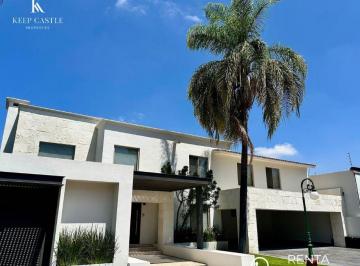 Casa en condominio · 500m² · 4 Recámaras · 6 Estacionamientos · Renta Exclusiva Residencia con Alberca en Privada con Seguridad Costado Av Constituyentes