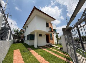 Casa de 4 habitaciones, Zapopan · Casa en Venta en Lomas Altas, Recien Remodelada